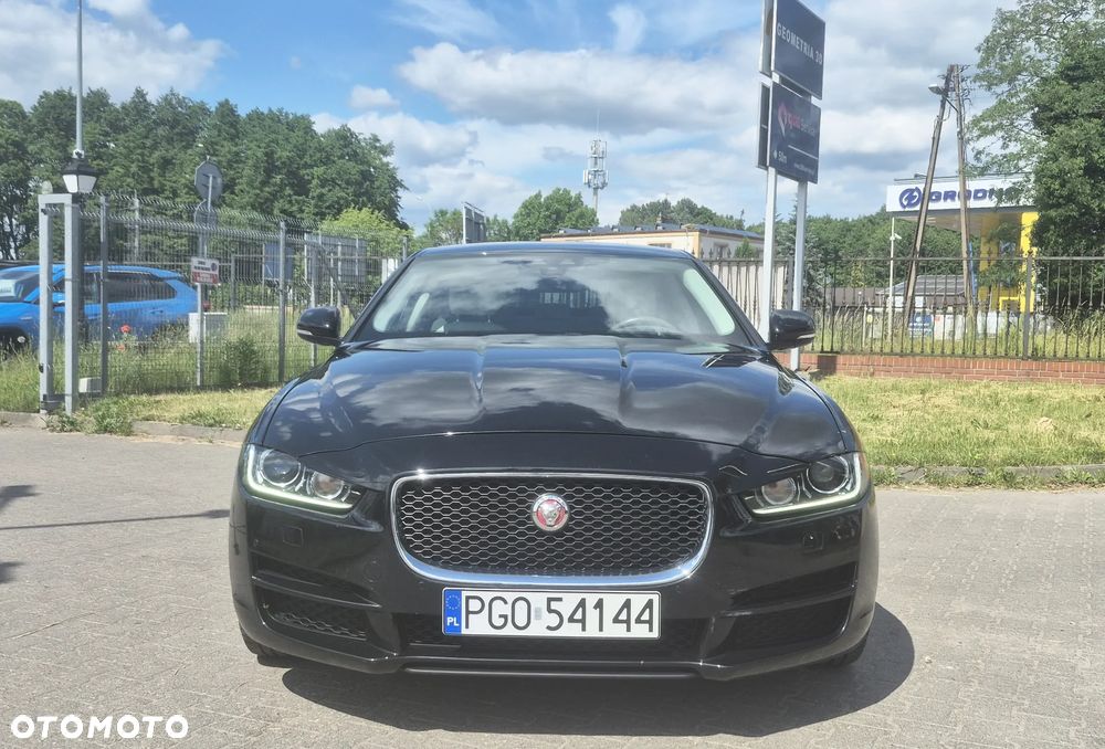 Jaguar XE 2.0 T Pure - 2
