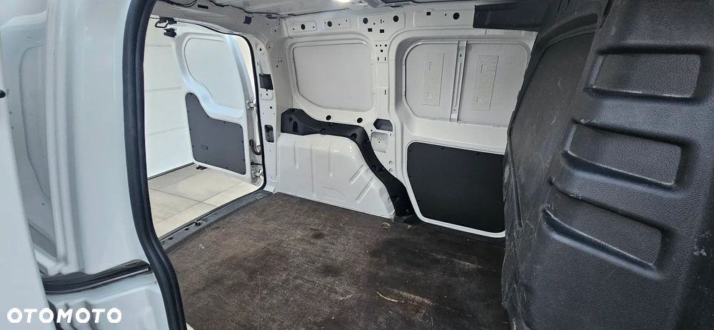 Volkswagen Caddy - 28