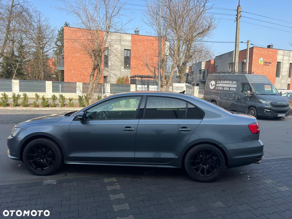 Volkswagen Jetta 2.0 Base - 18