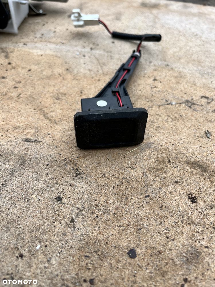 Przycisk zamykania klapy tył Lexus RX 03-09r. - 1