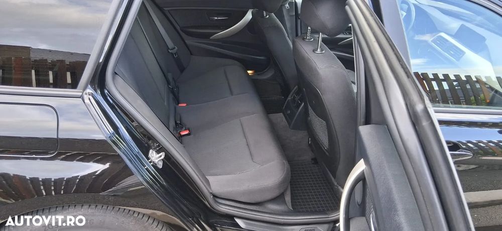 BMW Seria 3 320d Touring xDrive Aut. - 11