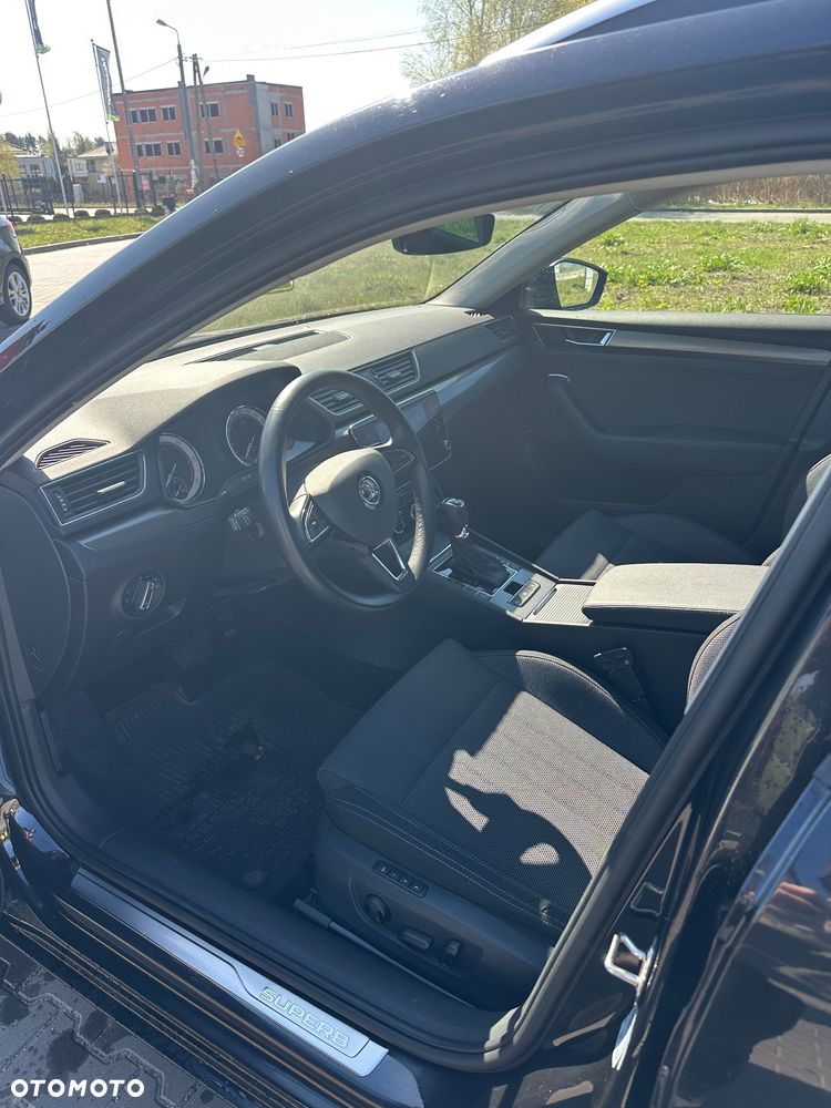 Skoda Superb 2.0 TDI SCR 4x4 Style DSG - 6