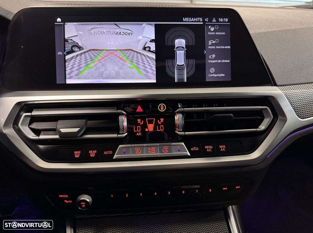 BMW 330 e Touring Pack Desportivo M Auto - 23