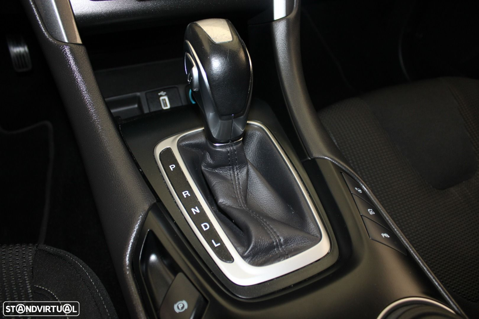 Ford Mondeo SW 2.0 HEV Titanium - 24