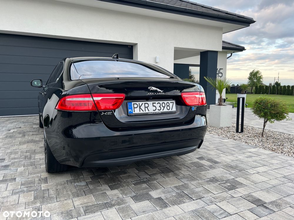 Jaguar XE 2.0 D Prestige - 11