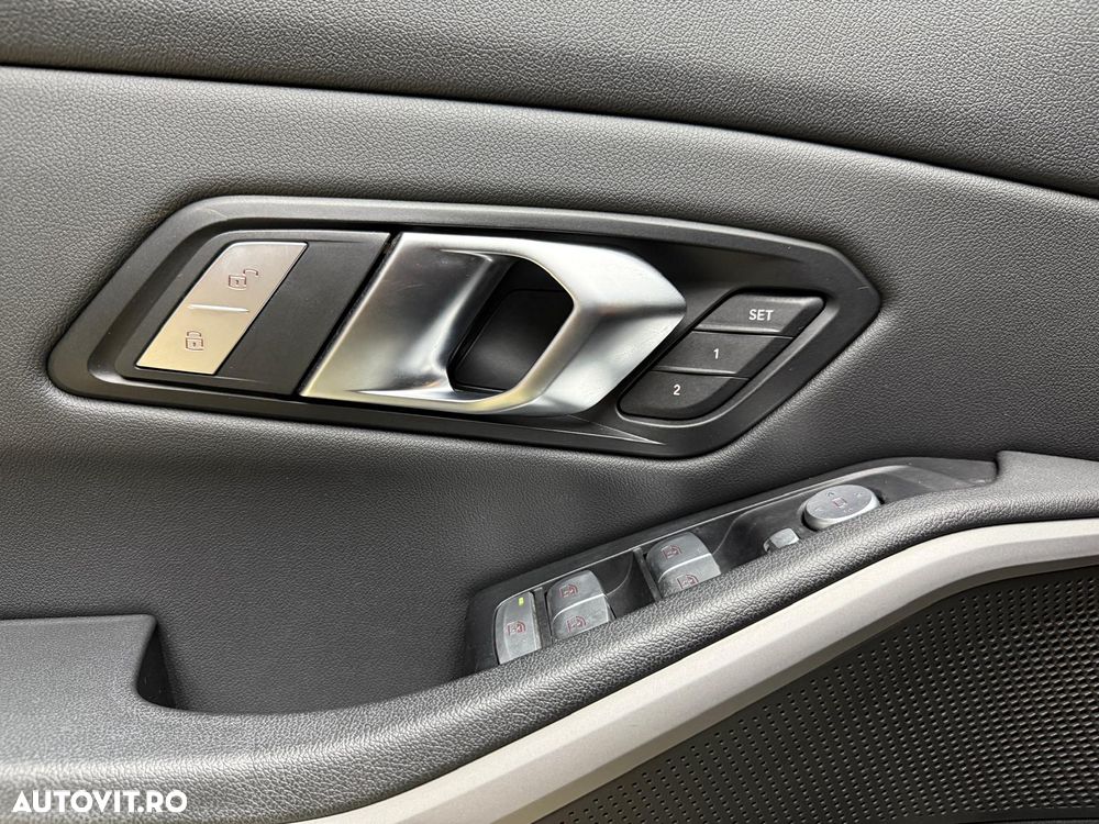 BMW Seria 3 320i AT - 26