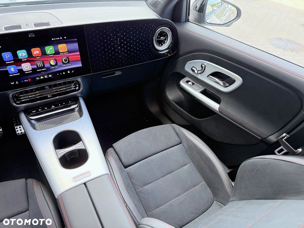 Mercedes-Benz GLB - 11