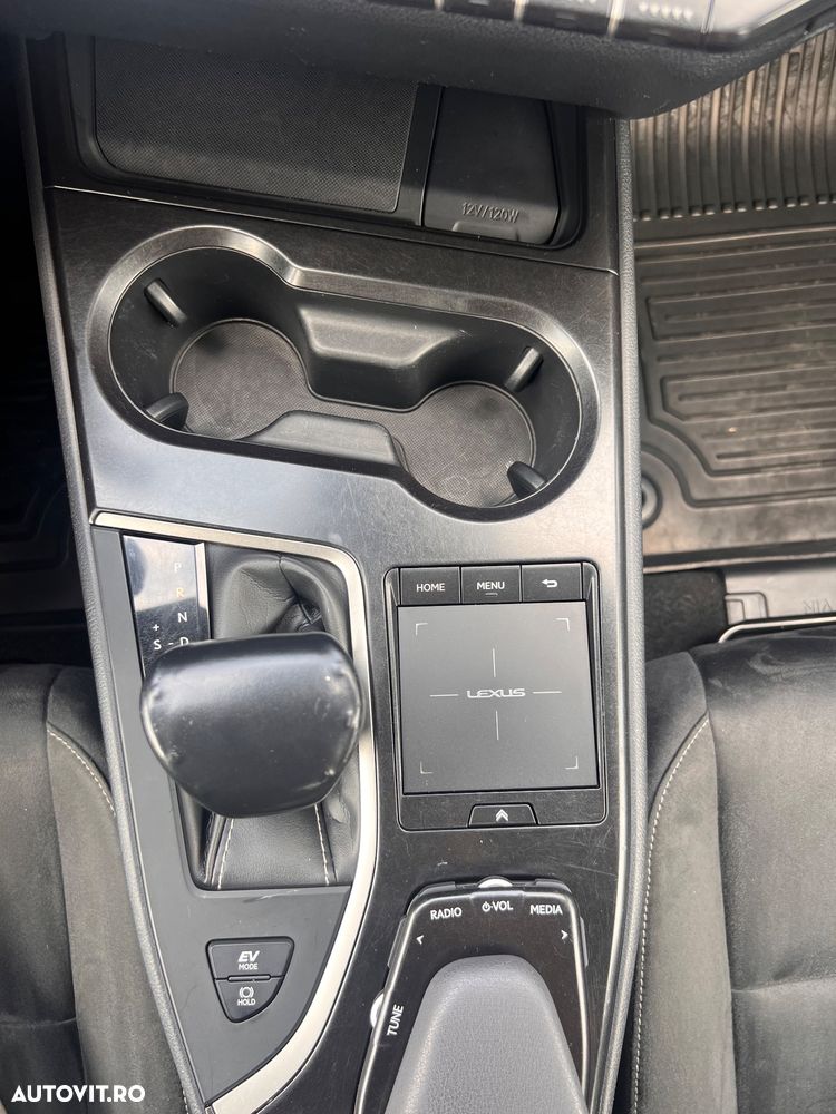 Lexus UX - 15
