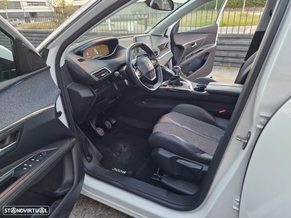Peugeot 3008 PureTech 130 Stop & Start GPF Allure - 24