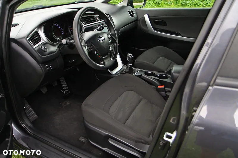 Kia Ceed - 8
