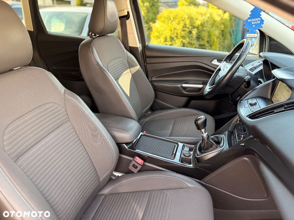 Ford Kuga 2.0 TDCi 2x4 Titanium - 22