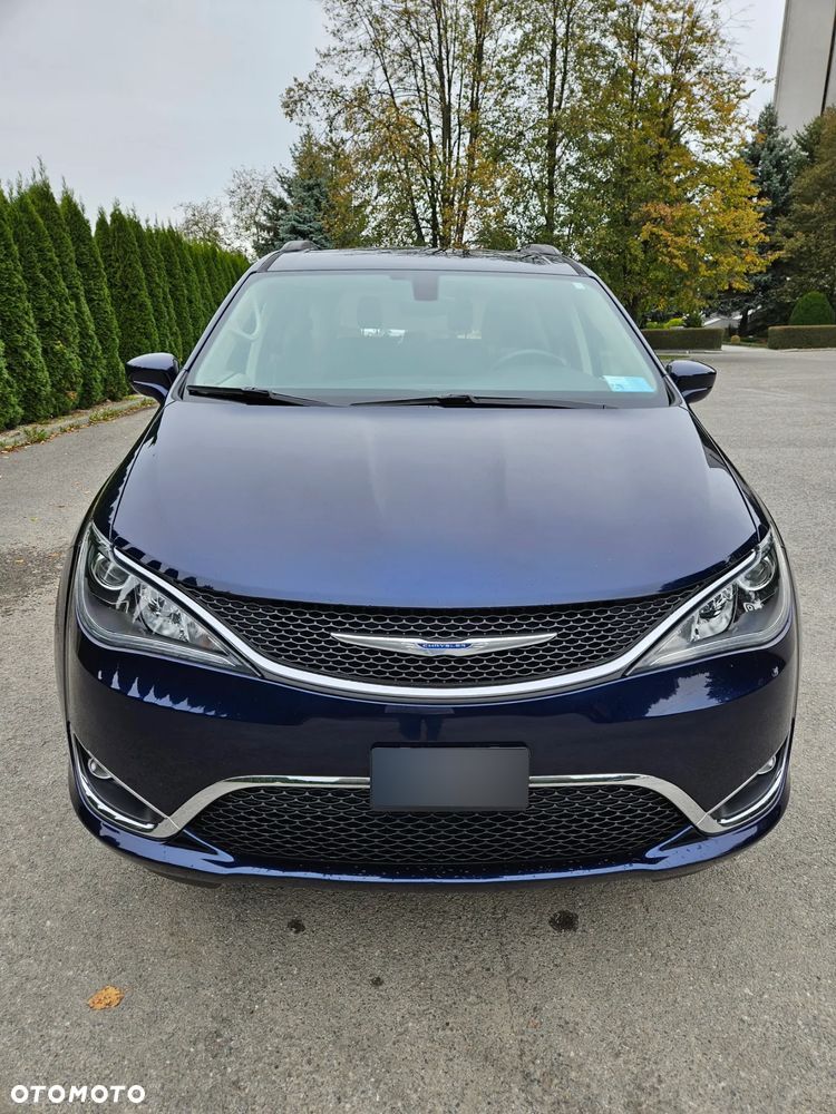 Chrysler Pacifica - 5