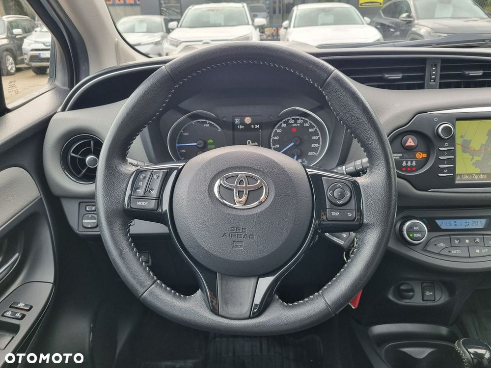 Toyota Yaris Hybrid 100 Active EU6 - 15