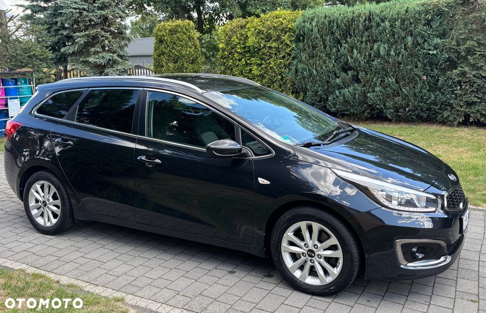Kia Ceed 1.6 CRDi 136 ISG Dream-Team Edition - 25