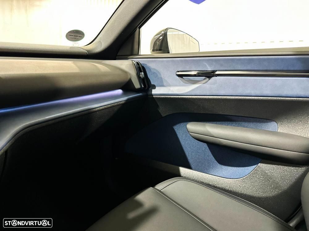 Volvo EX30 Single Motor Extended Range RWD Plus - 46