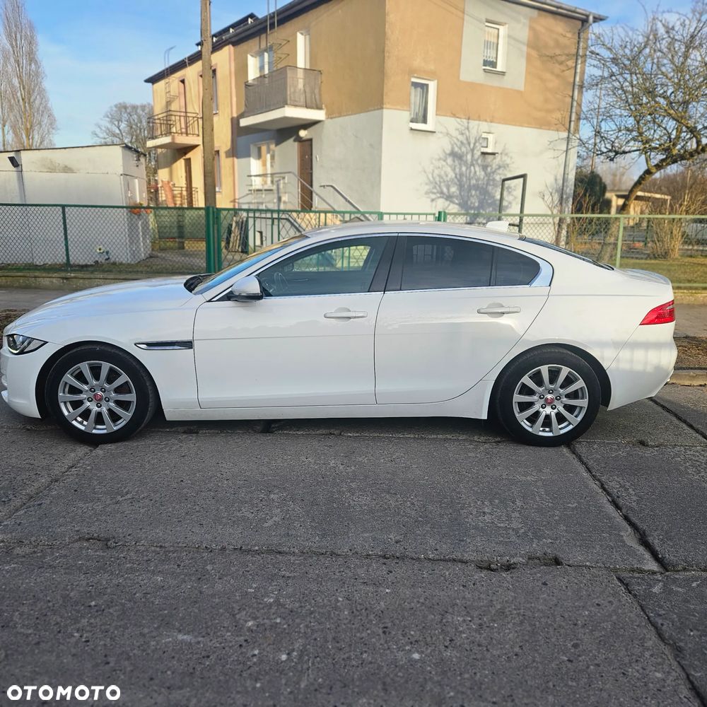 Jaguar XE - 4