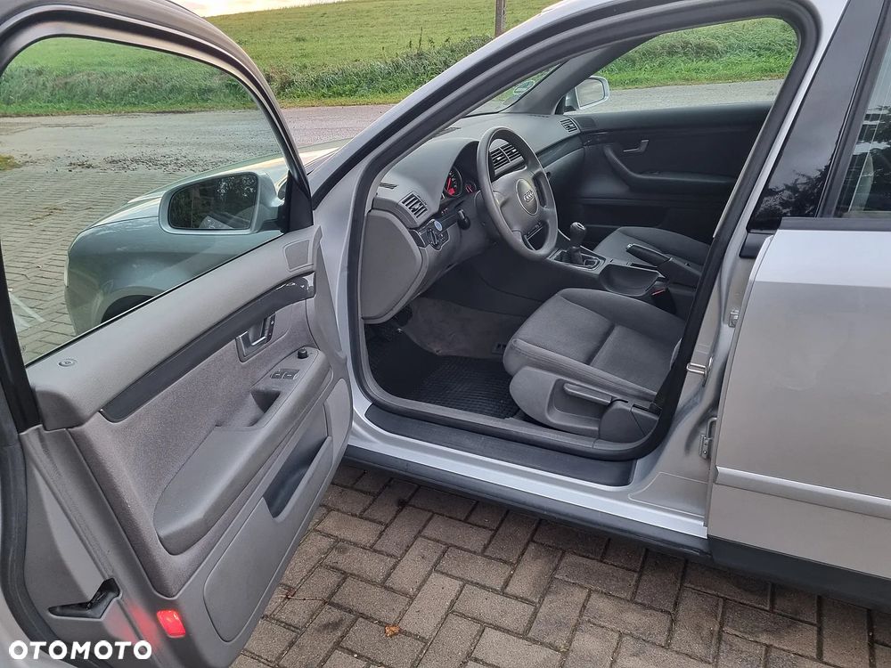 Audi A4 Limousine - 8