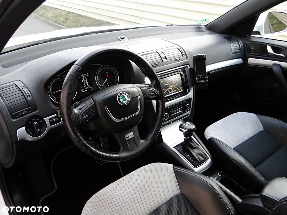 Skoda Octavia 2.0 TDI CR DPF DSG RS - 24