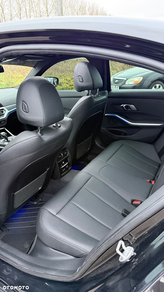 BMW Seria 3 330i xDrive Edition M Sport Shadow - 15