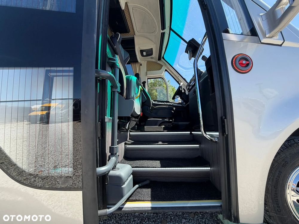 Mercedes-Benz Sprinter 519 - 18