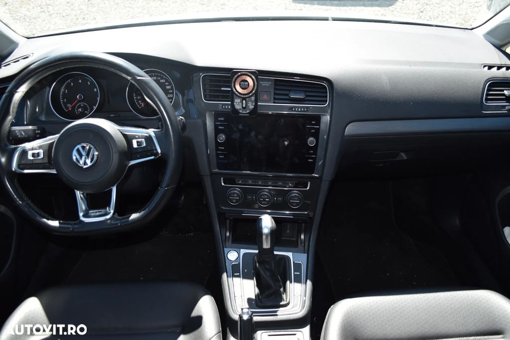 Volkswagen Golf - 10