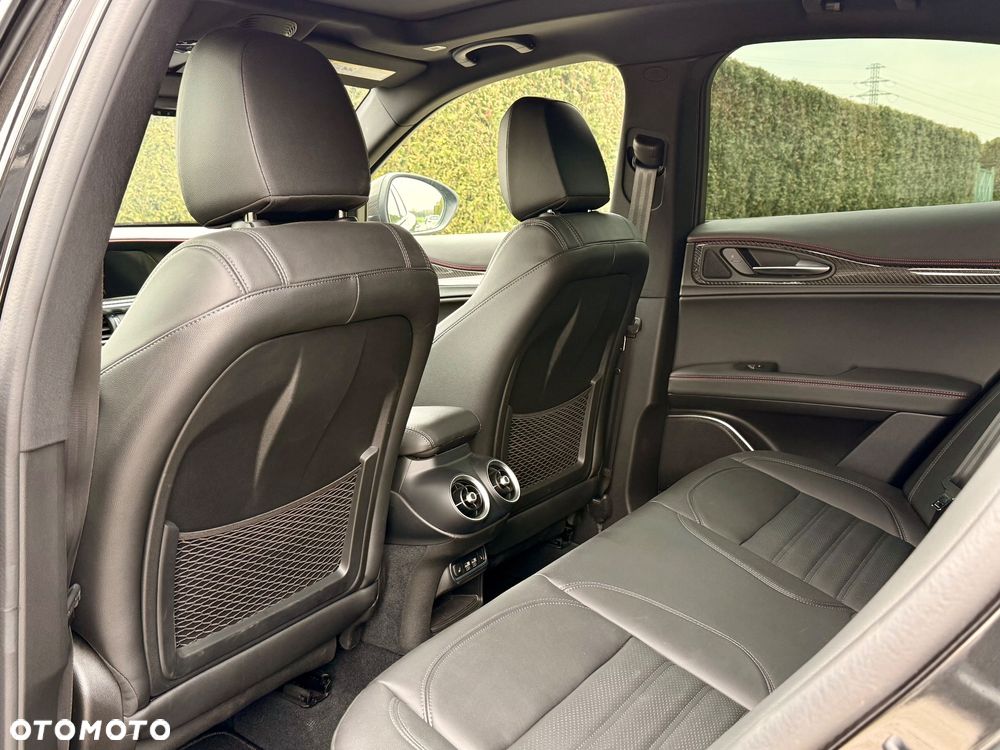 Alfa Romeo Stelvio 2.0 Turbo 16V AT8-Q4 Estrema - 26