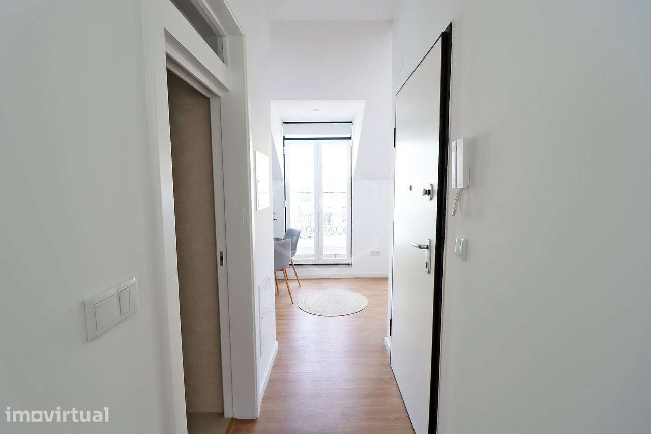 Apartamento T2 remodelado em São Vicente, Lisboa - Grande imagem: 2/24