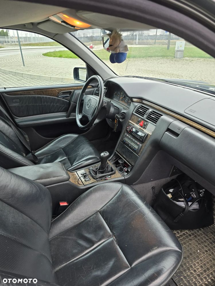 Mercedes-Benz Klasa E 250 TD Avantgarde - 6