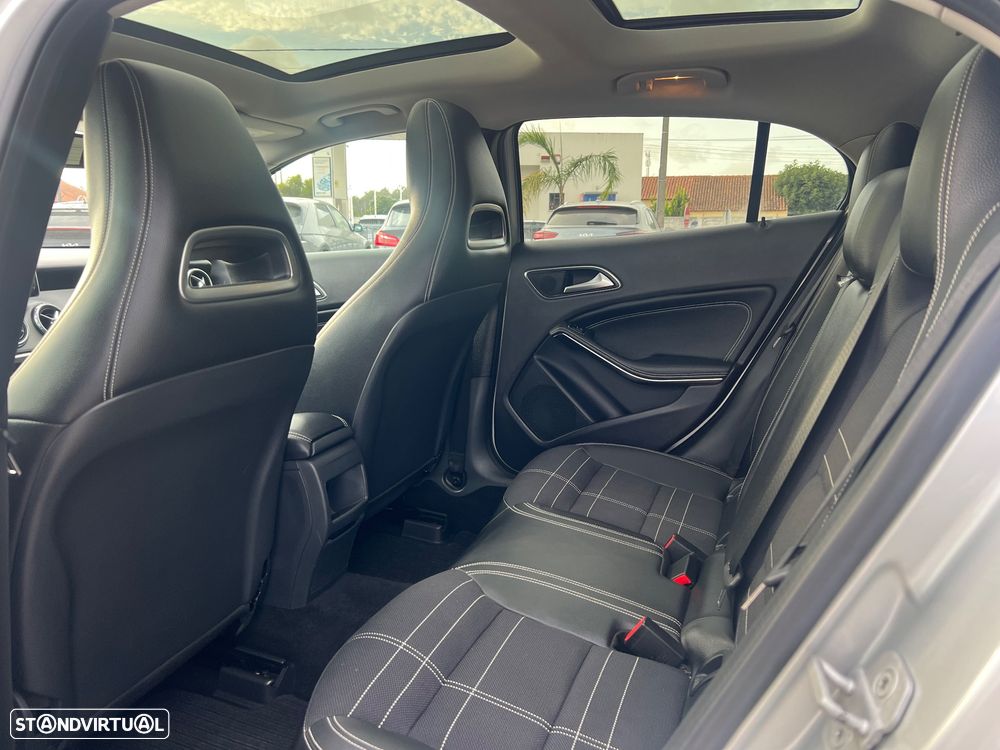 Mercedes-Benz GLA 220 d 4Matic 7G-DCT Urban - 17