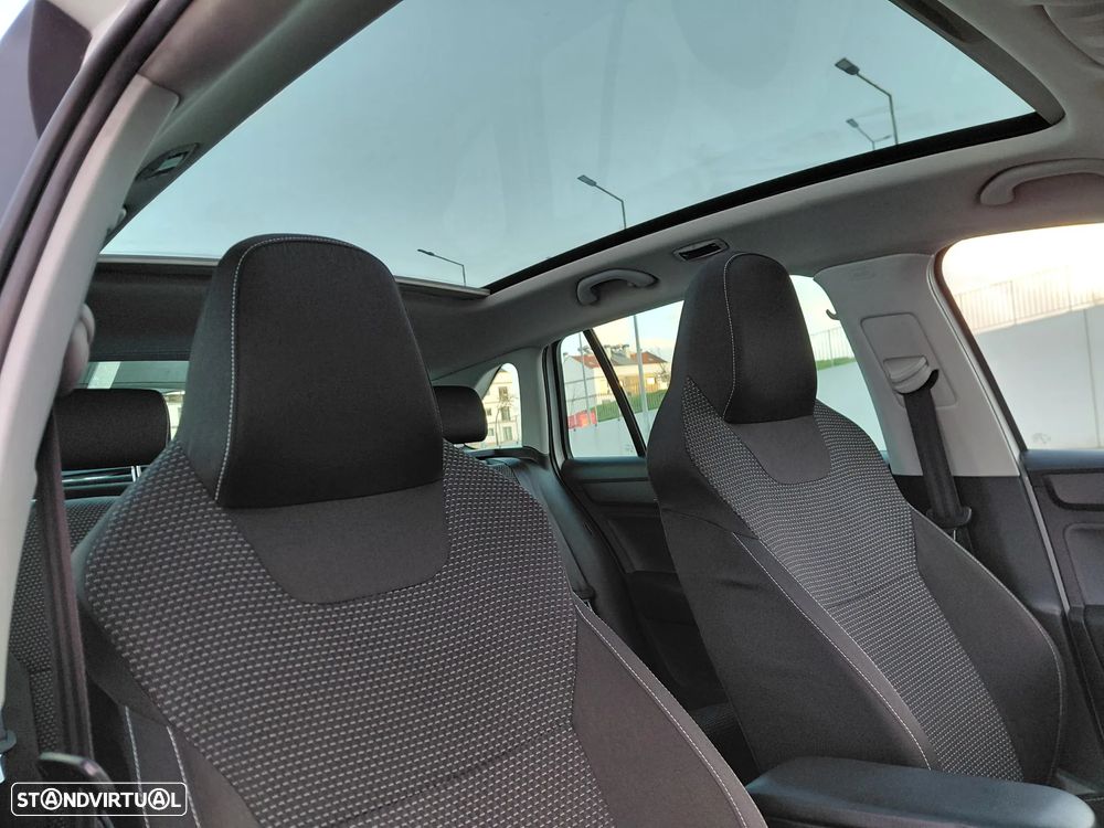 Skoda Rapid Spaceback 1.6 TDi Elegance - 4