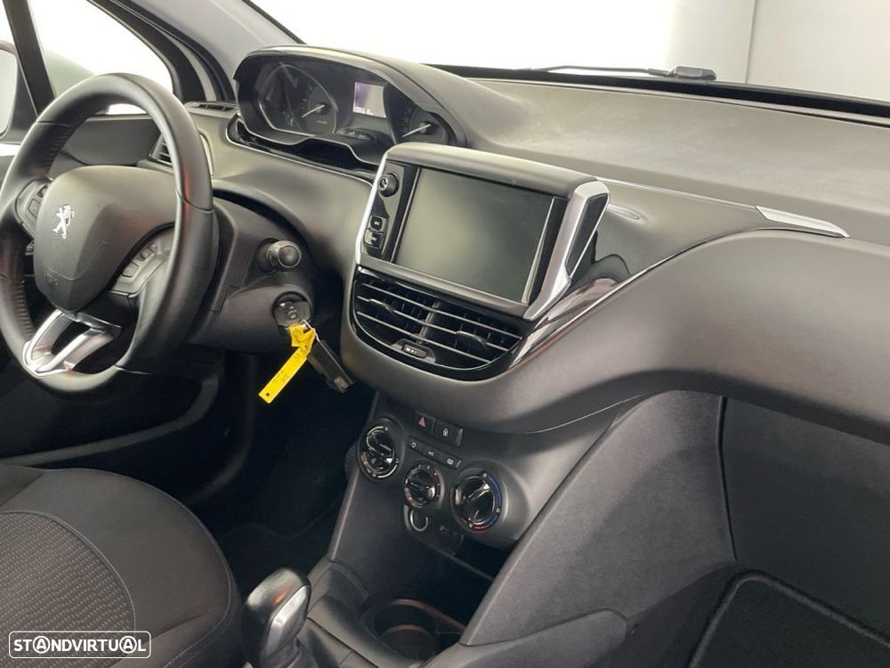 Peugeot 208 1.2 PureTech Allure - 22
