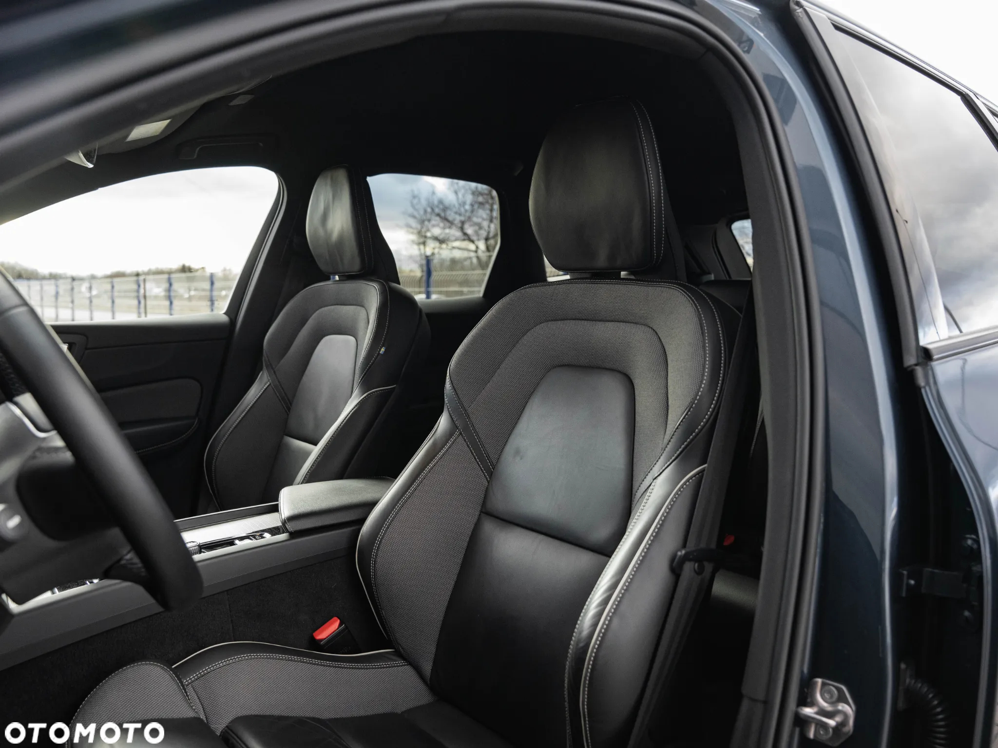 Volvo XC 60 B4 D AWD Ultimate Dark - 24