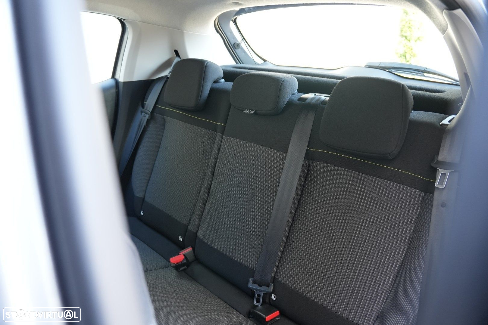 Citroën C3 1.2 PureTech Shine - 24