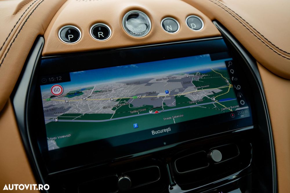 Aston Martin DBX - 25