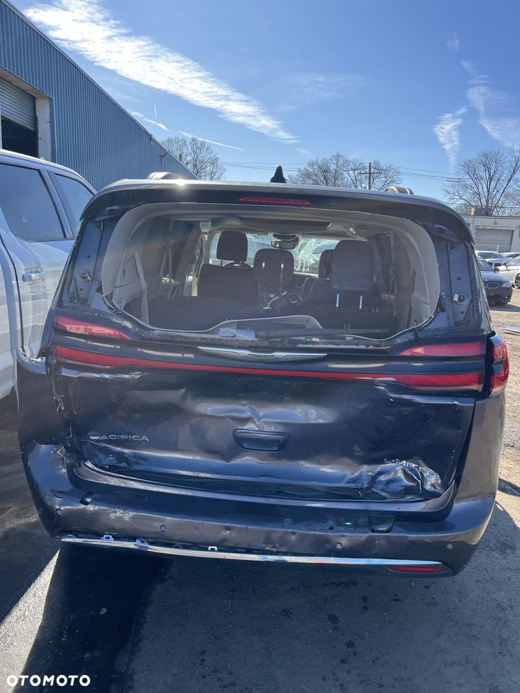 Chrysler Pacifica - 11