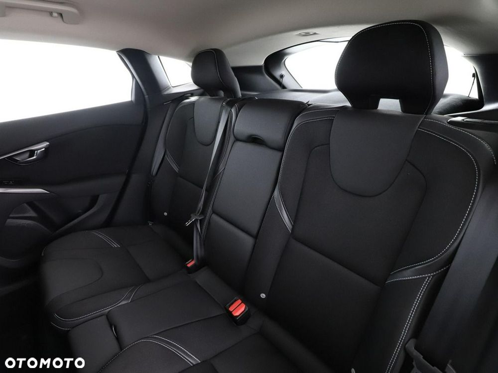 Volvo V40 T2 Momentum - 18