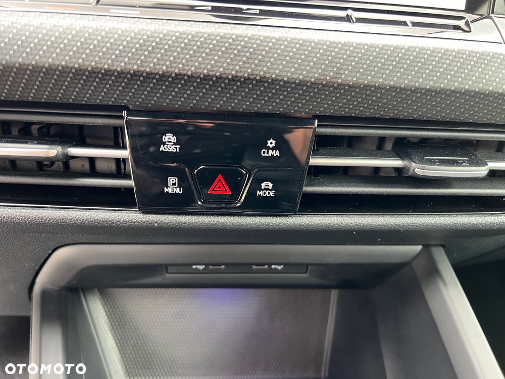 Volkswagen Golf Variant 1.5 eTSI OPF DSG R-Line - 30