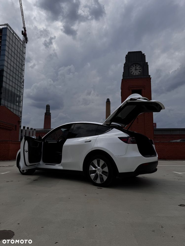 Tesla Y Long Range Dual Motor AWD - 16