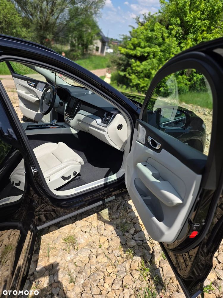 Volvo XC 60 B5 B AWD Ultra Dark - 11