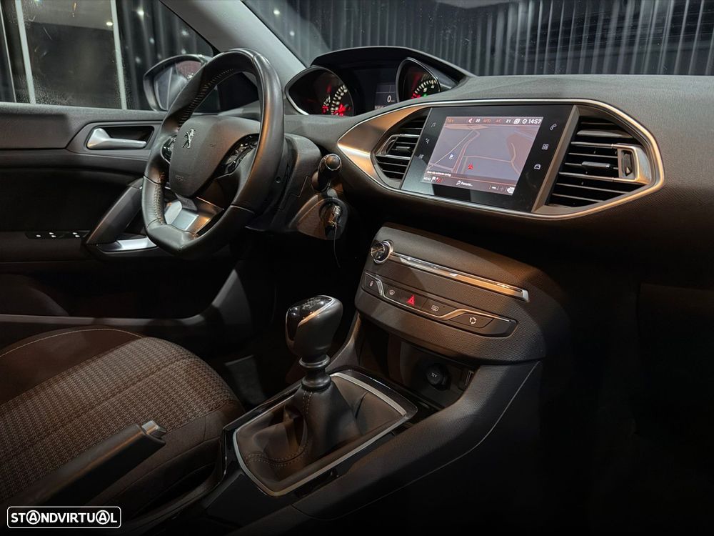 Peugeot 308 1.2 PureTech Active Pack - 26