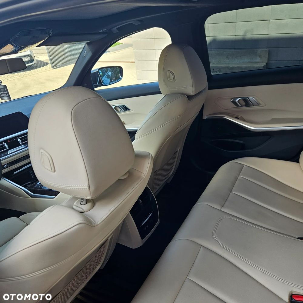 BMW Seria 3 330i Luxury Line sport - 17