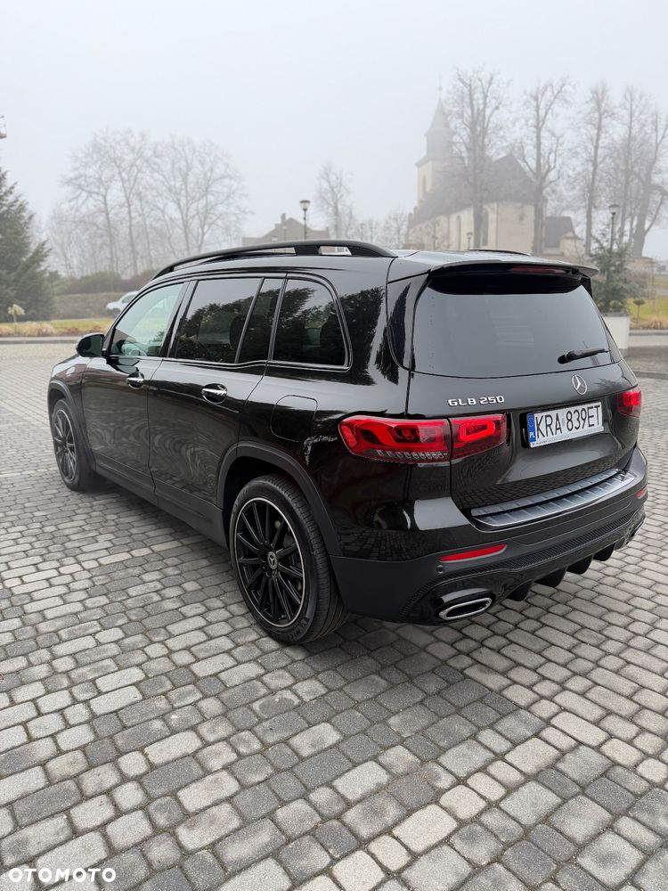 Mercedes-Benz GLB 250 AMG Line 8G-DCT - 4