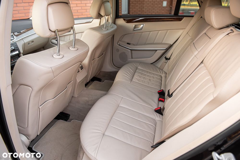 Mercedes-Benz Klasa E 350 BlueTEC 4Matic 7G-TRONIC Avantgarde - 27