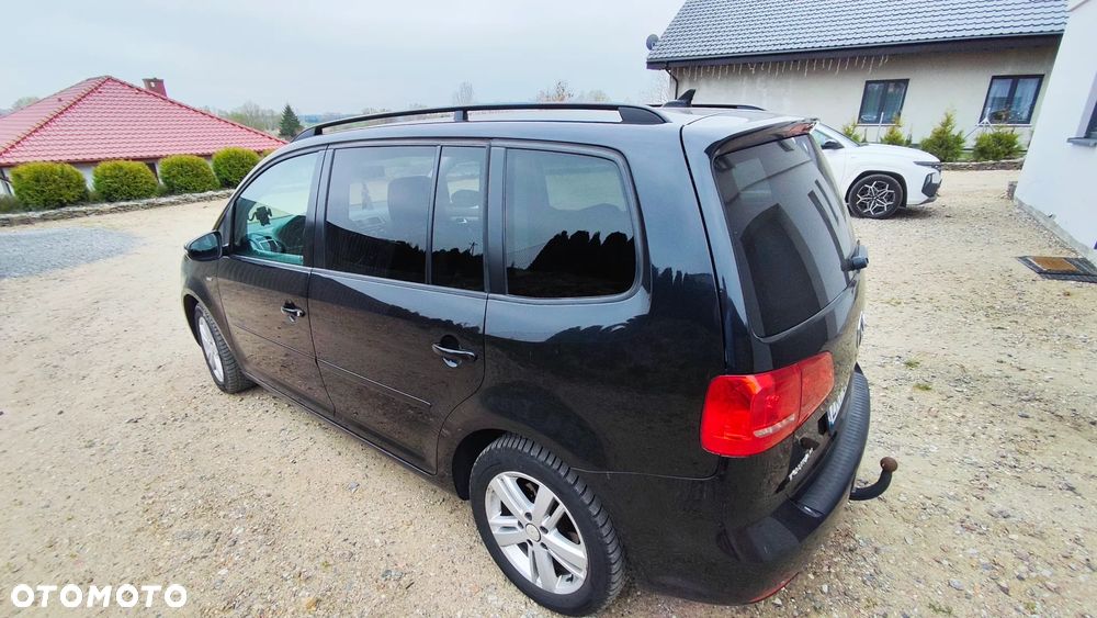 Volkswagen Touran 2.0 TDI DPF BlueMotion Technology DSG MATCH - 11
