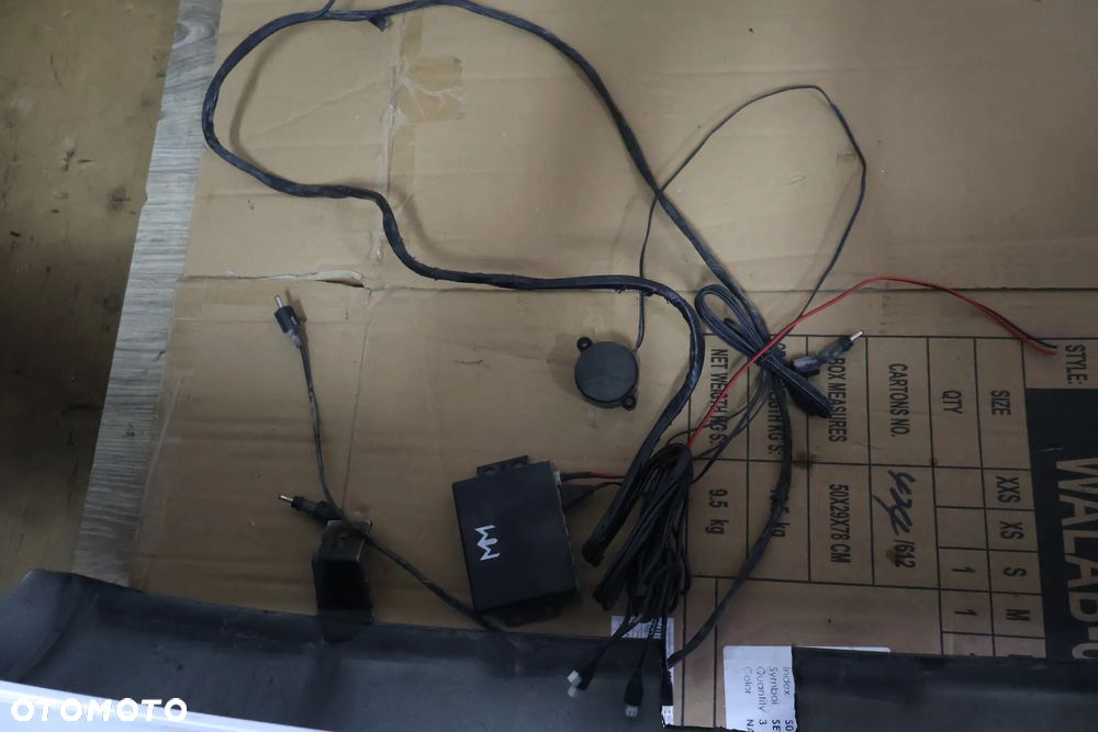 VOLVO V50 LIFT 07-12 ZDERZAK TYŁ TYLNY PDC CZUJNIKI - 9