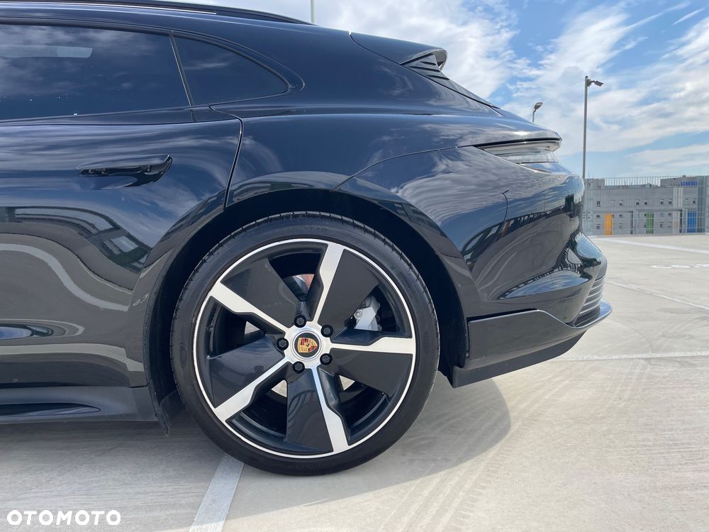 Porsche Taycan Turbo - 16