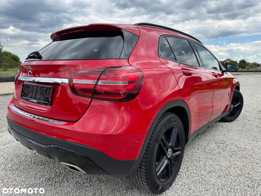 Mercedes-Benz GLA 180 Urban - 12