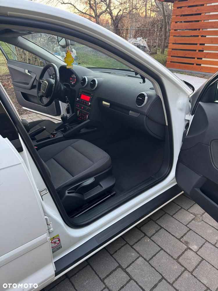 Audi A3 2.0 TDI DPF Ambiente - 33