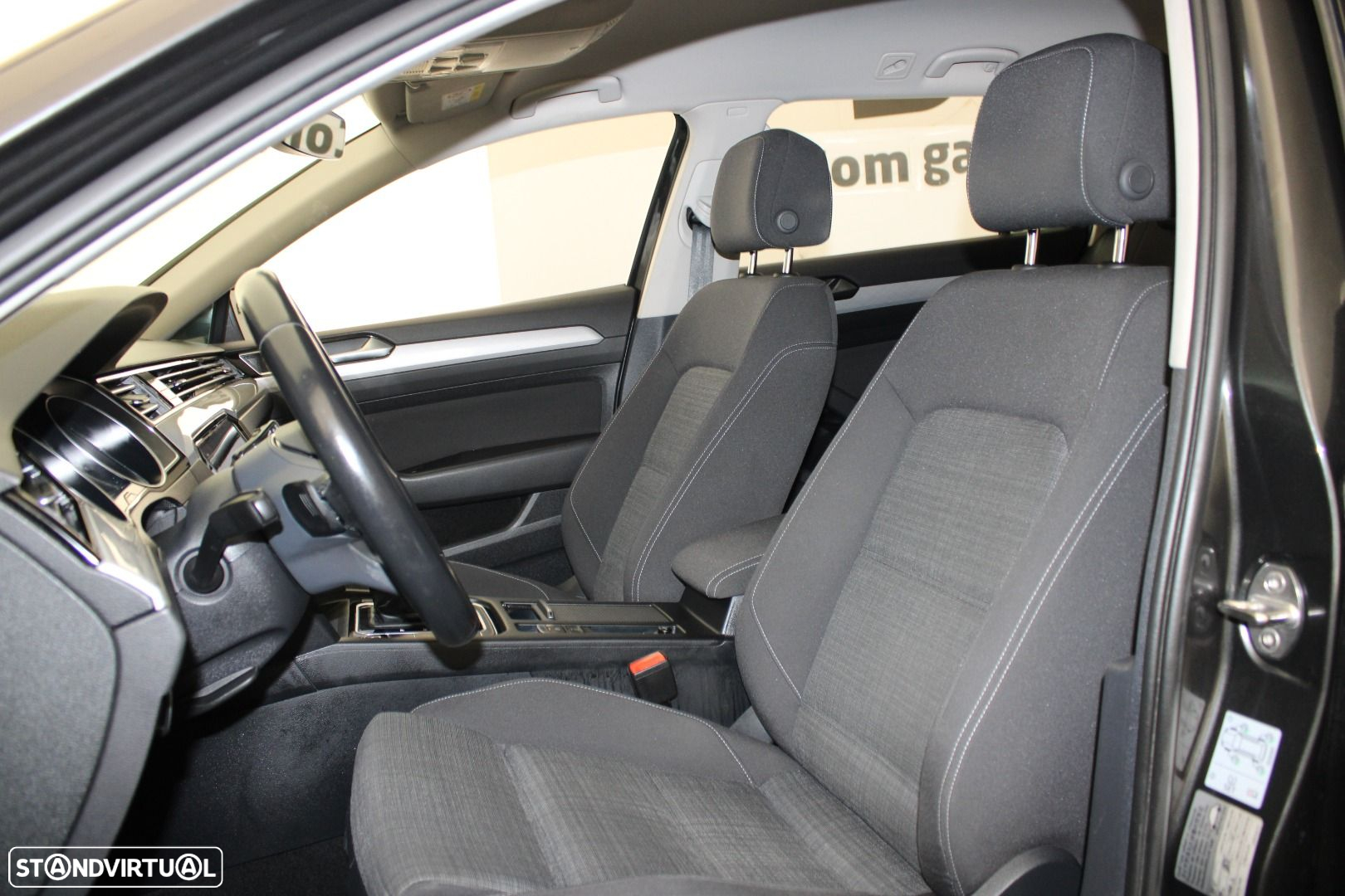 VW Passat Variant 1.6 TDI Business DSG - 31