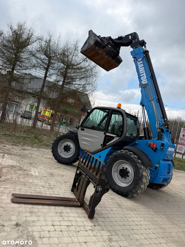 Manitou MT932 Ładowarka Teleskopowa 9m wysuw!  UDŹWIG 3,2 TONY! Przebieg 2600 mtg. jak Nowa z SALONU 2016 rok z Norwegii z Gospodarstwa rolnego! Silnik DEUTZ 110 km. Aktualne Serwisy w Dekra. Nowy Model sterowane wszystko z 1 dżojstika. Widły i łyżka. Ani deka luzu czy wycieku. OKAZJA! Jazda REWERS + 4 biegi. Skręt 3 tryby. - 22